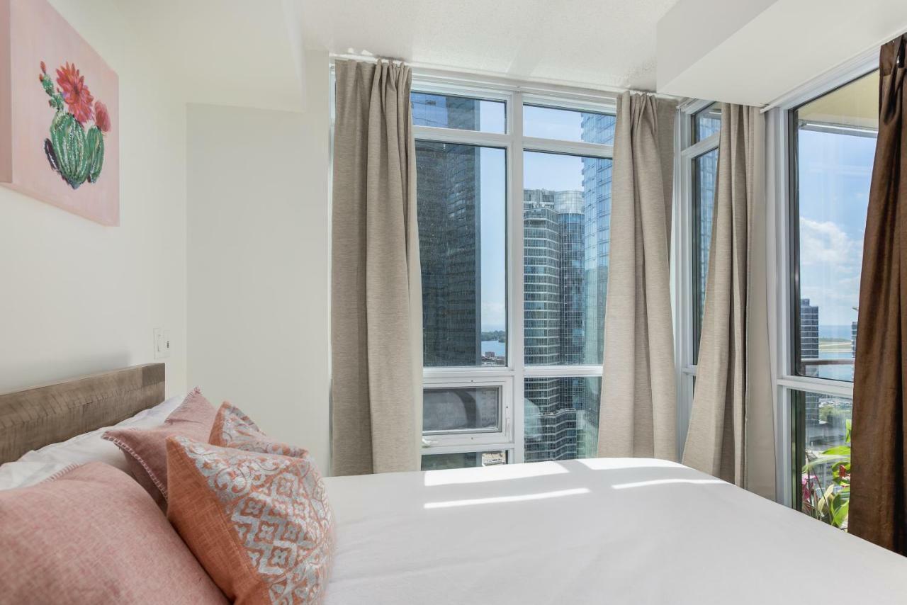 Maple Square Leaf Apartment
